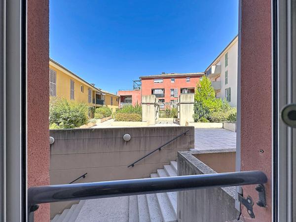 Appartement Allauch 3 pièce(s) Loggia ,parking PMR