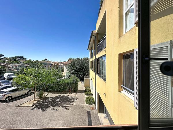 Appartement Allauch 3 pièce(s) Loggia ,parking PMR