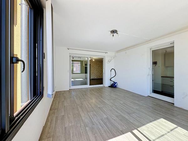 Appartement Allauch 3 pièce(s) Loggia ,parking PMR