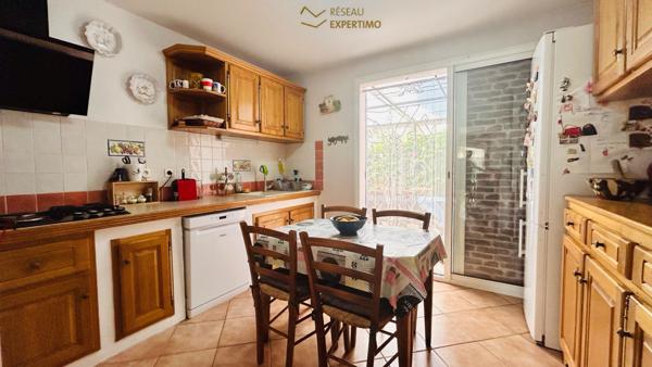 Pennes-Mirabeau (13170) Maison d'Exception Exposée Plein Sud avec Vue sur Colline - Type 5, 4 Chambres, Piscine et Pool House