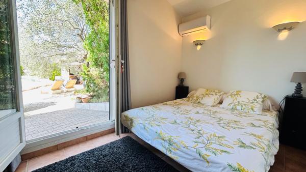 Pennes-Mirabeau (13170) Maison d'Exception Exposée Plein Sud avec Vue sur Colline - Type 5, 4 Chambres, Piscine et Pool House