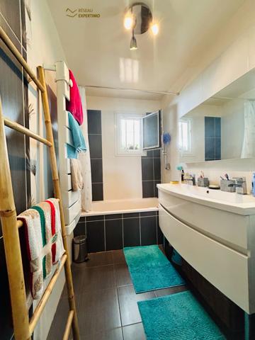 Pennes-Mirabeau (13170) Maison d'Exception Exposée Plein Sud avec Vue sur Colline - Type 5, 4 Chambres, Piscine et Pool House