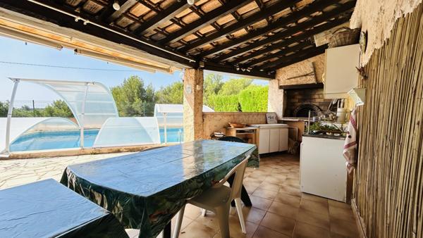 Pennes-Mirabeau (13170) Maison d'Exception Exposée Plein Sud avec Vue sur Colline - Type 5, 4 Chambres, Piscine et Pool House