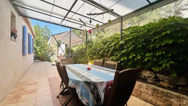 Pennes-Mirabeau (13170) Maison d'Exception Exposée Plein Sud avec Vue sur Colline - Type 5, 4 Chambres, Piscine et Pool House