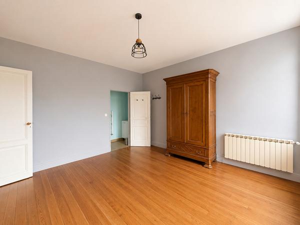 A LOUER MAISON DE 152 M2 HABITABLES AVEC VUE DOMINANTE SUR LES COTEAUX - SECTEUR LE PIAN SUR GARONNE , Langon