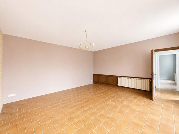 A LOUER MAISON DE 152 M2 HABITABLES AVEC VUE DOMINANTE SUR LES COTEAUX - SECTEUR LE PIAN SUR GARONNE , Langon