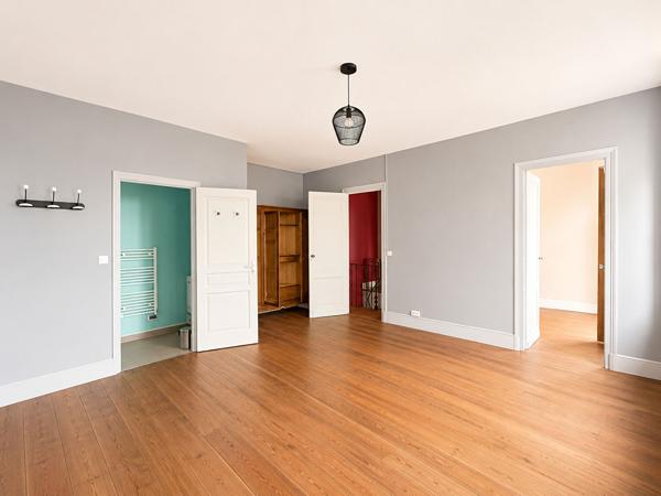 A LOUER MAISON DE 152 M2 HABITABLES AVEC VUE DOMINANTE SUR LES COTEAUX - SECTEUR LE PIAN SUR GARONNE , Langon