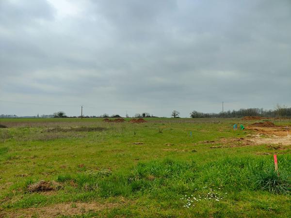 86140 LENCLOITRE Terrain Lencloitre 1026 m2