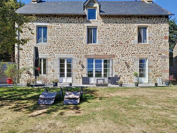 Belle maison de maître rénovée avec dépendances