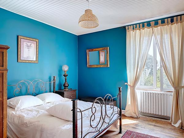 Belle maison de maître rénovée avec dépendances