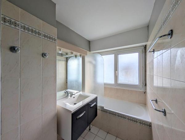 Appartement Cognac 4 pièce(s) 90 m2 Référence 424997