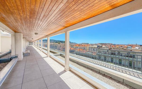 Appartement à vendre    2 pièces • 70 m2 Nice