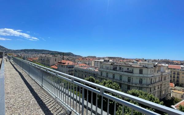 Appartement à vendre    2 pièces • 70 m2 Nice