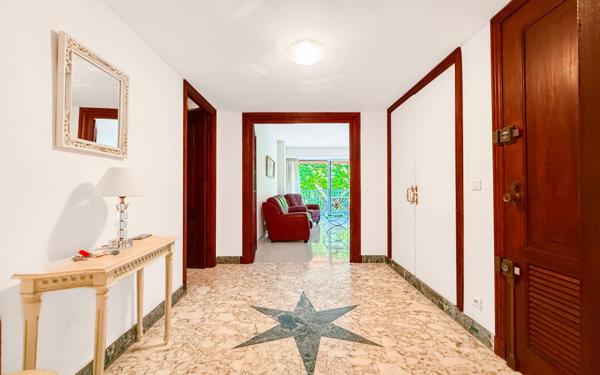 Appartement à vendre    2 pièces • 70 m2 Nice