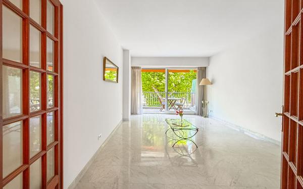Appartement à vendre    2 pièces • 70 m2 Nice