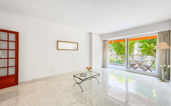 Appartement à vendre    2 pièces • 70 m2 Nice