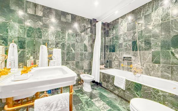 Appartement à vendre    2 pièces • 70 m2 Nice