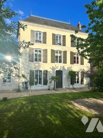 MAISON DE MAITRE- A VENDRE- VENDOME (41100)