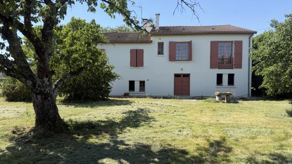 Maison spacieuse avec terrain .