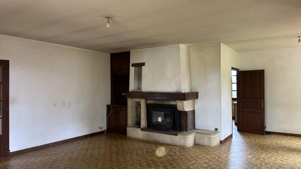 Maison spacieuse avec terrain .