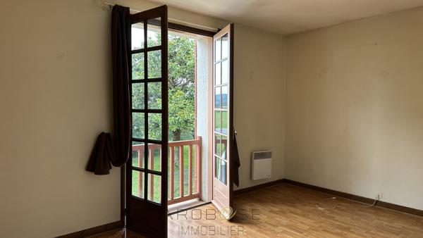 Maison spacieuse avec terrain .