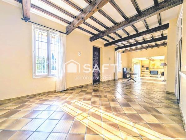 Mas Provençal de 340 m² sur 1795 m² de terrain