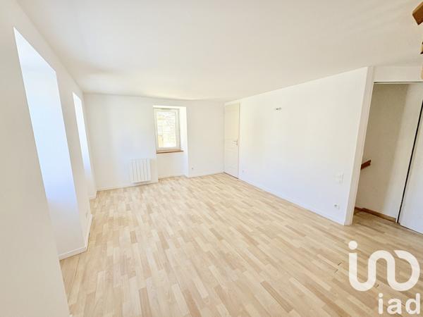 Appartement 3 pièces de 74 m² à Colombier-le-Jeune (07270)