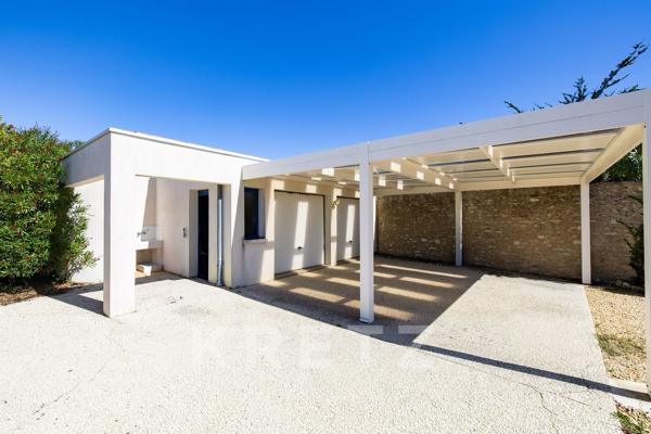 Sublime maison d’architecte de 365 m², au cœur du village, dans un calme absolu.