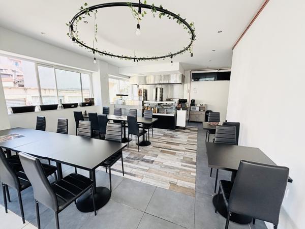 Centre ville Murs/local commercial 128m2 à saisir.