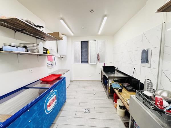 Centre ville Murs/local commercial 128m2 à saisir.