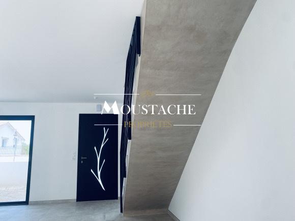 APPARTEMENT CONTEMPORAIN COMME UNE MAISON - À PIED DES COMMERCES ET DU LAC -