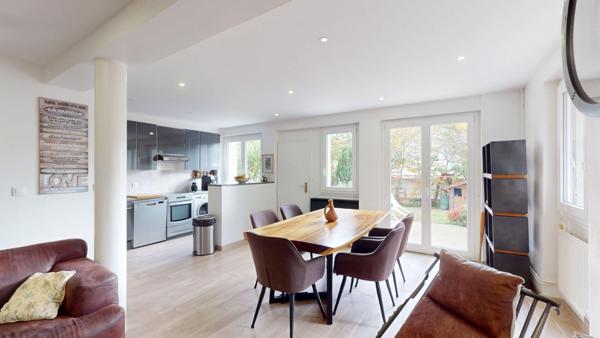 Appartement DUPLEX au Plessis-Robinson 4 pièce(s) de 89.13m² - Entièrement Rénové - Jardin de 205m² - Copropriété ravalée récemment - Soubassement meulière - Proche RER B - Parc Henri Sellier