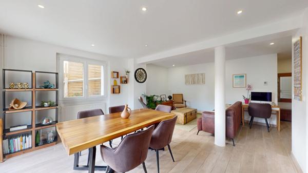 Appartement DUPLEX au Plessis-Robinson 4 pièce(s) de 89.13m² - Entièrement Rénové - Jardin de 205m² - Copropriété ravalée récemment - Soubassement meulière - Proche RER B - Parc Henri Sellier