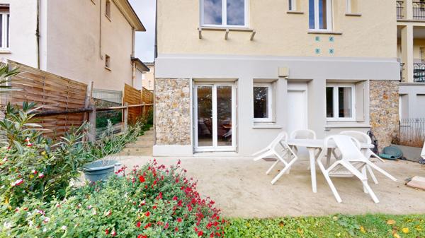 Appartement DUPLEX au Plessis-Robinson 4 pièce(s) de 89.13m² - Entièrement Rénové - Jardin de 205m² - Copropriété ravalée récemment - Soubassement meulière - Proche RER B - Parc Henri Sellier