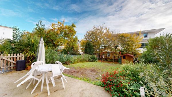 Appartement DUPLEX au Plessis-Robinson 4 pièce(s) de 89.13m² - Entièrement Rénové - Jardin de 205m² - Copropriété ravalée récemment - Soubassement meulière - Proche RER B - Parc Henri Sellier