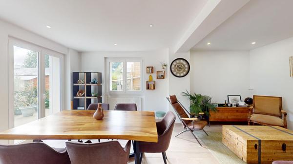 Appartement DUPLEX au Plessis-Robinson 4 pièce(s) de 89.13m² - Entièrement Rénové - Jardin de 205m² - Copropriété ravalée récemment - Soubassement meulière - Proche RER B - Parc Henri Sellier