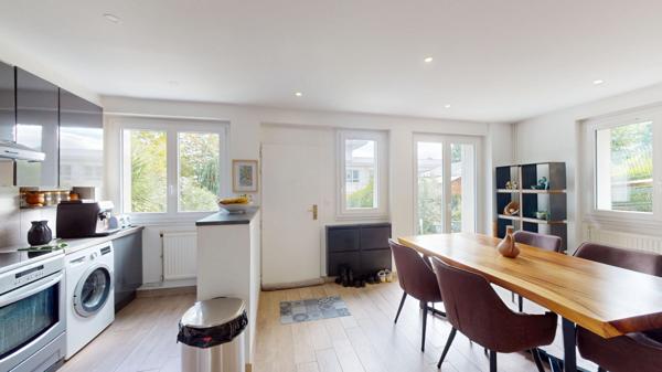 Appartement DUPLEX au Plessis-Robinson 4 pièce(s) de 89.13m² - Entièrement Rénové - Jardin de 205m² - Copropriété ravalée récemment - Soubassement meulière - Proche RER B - Parc Henri Sellier