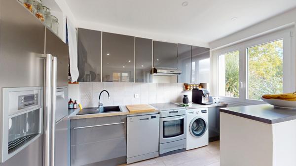 Appartement DUPLEX au Plessis-Robinson 4 pièce(s) de 89.13m² - Entièrement Rénové - Jardin de 205m² - Copropriété ravalée récemment - Soubassement meulière - Proche RER B - Parc Henri Sellier