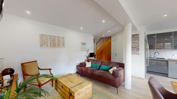 Appartement DUPLEX au Plessis-Robinson 4 pièce(s) de 89.13m² - Entièrement Rénové - Jardin de 205m² - Copropriété ravalée récemment - Soubassement meulière - Proche RER B - Parc Henri Sellier