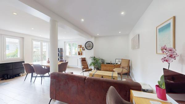 Appartement DUPLEX au Plessis-Robinson 4 pièce(s) de 89.13m² - Entièrement Rénové - Jardin de 205m² - Copropriété ravalée récemment - Soubassement meulière - Proche RER B - Parc Henri Sellier