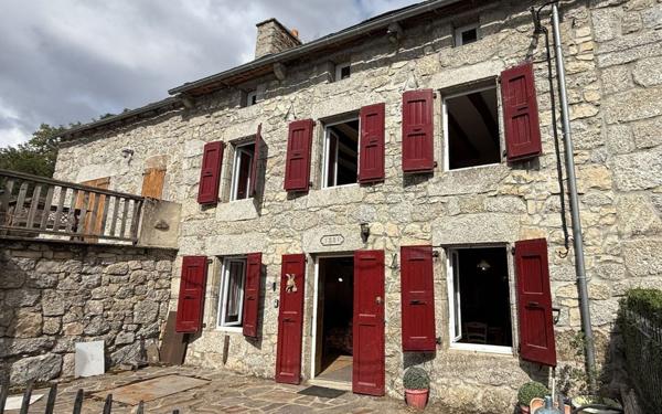 Maison à vendre    5 pièces •  Les Laubies