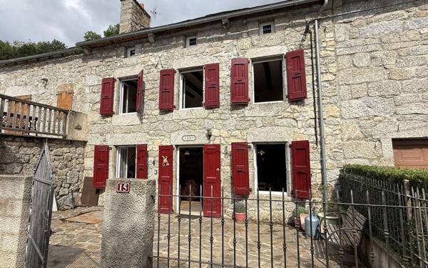 Maison à vendre    5 pièces •  Les Laubies