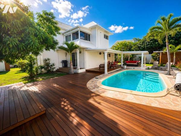 Villa familiale avec piscine sur 914 m² de terrain sans vis-à-vis