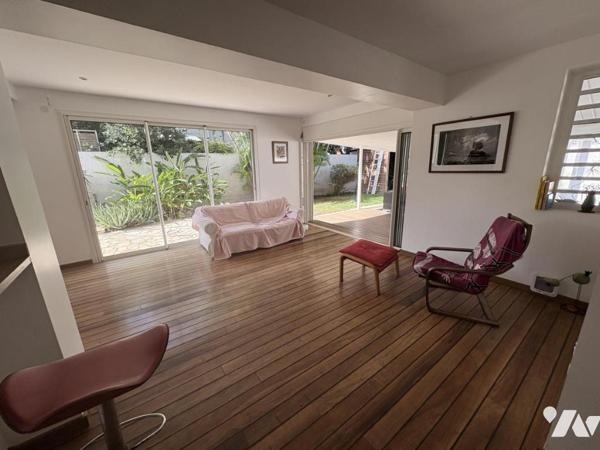 Villa familiale avec piscine sur 914 m² de terrain sans vis-à-vis