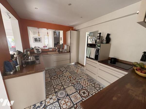 Villa familiale avec piscine sur 914 m² de terrain sans vis-à-vis