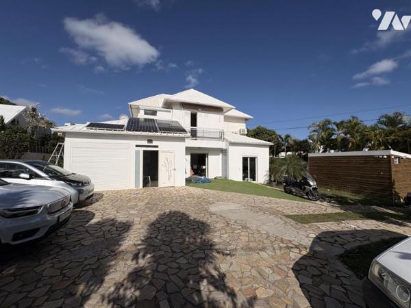 Villa familiale avec piscine sur 914 m² de terrain sans vis-à-vis