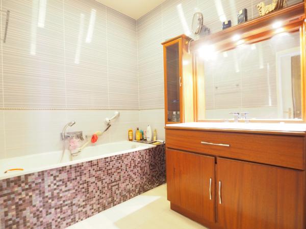 Appartement
         5 pièces
        - 122 m² 199 000 € *