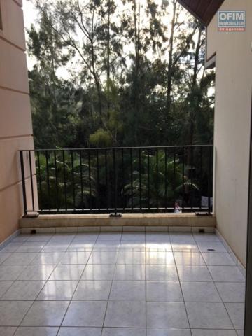 A vendre T3 duplex dans la résidence les huppes de bourbon à La Montagne