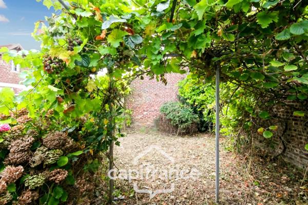 Maison à vendre 8 pièces (02) 207 m², 5 Chambres, Garage, Annexe et grande Cave - A Rénover