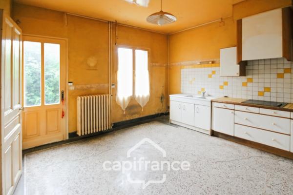 Maison à vendre 8 pièces (02) 207 m², 5 Chambres, Garage, Annexe et grande Cave - A Rénover